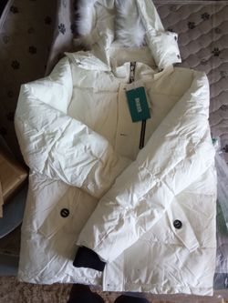 BKIEER White Puffer Jacket with Faux Fur Hood