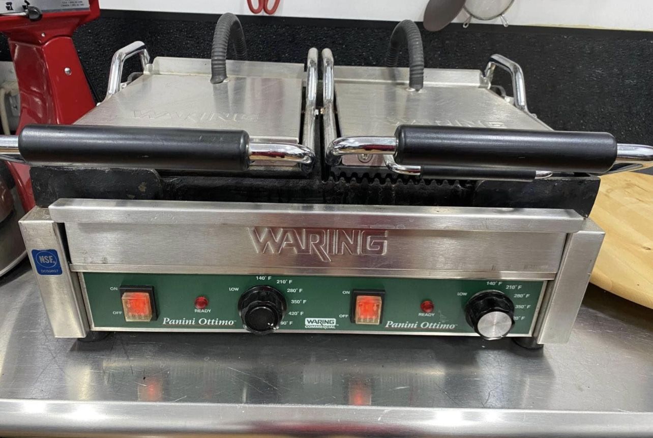 Waring Commercial Dual Grooved Top and Flat Bottom Panini Grill with Timer