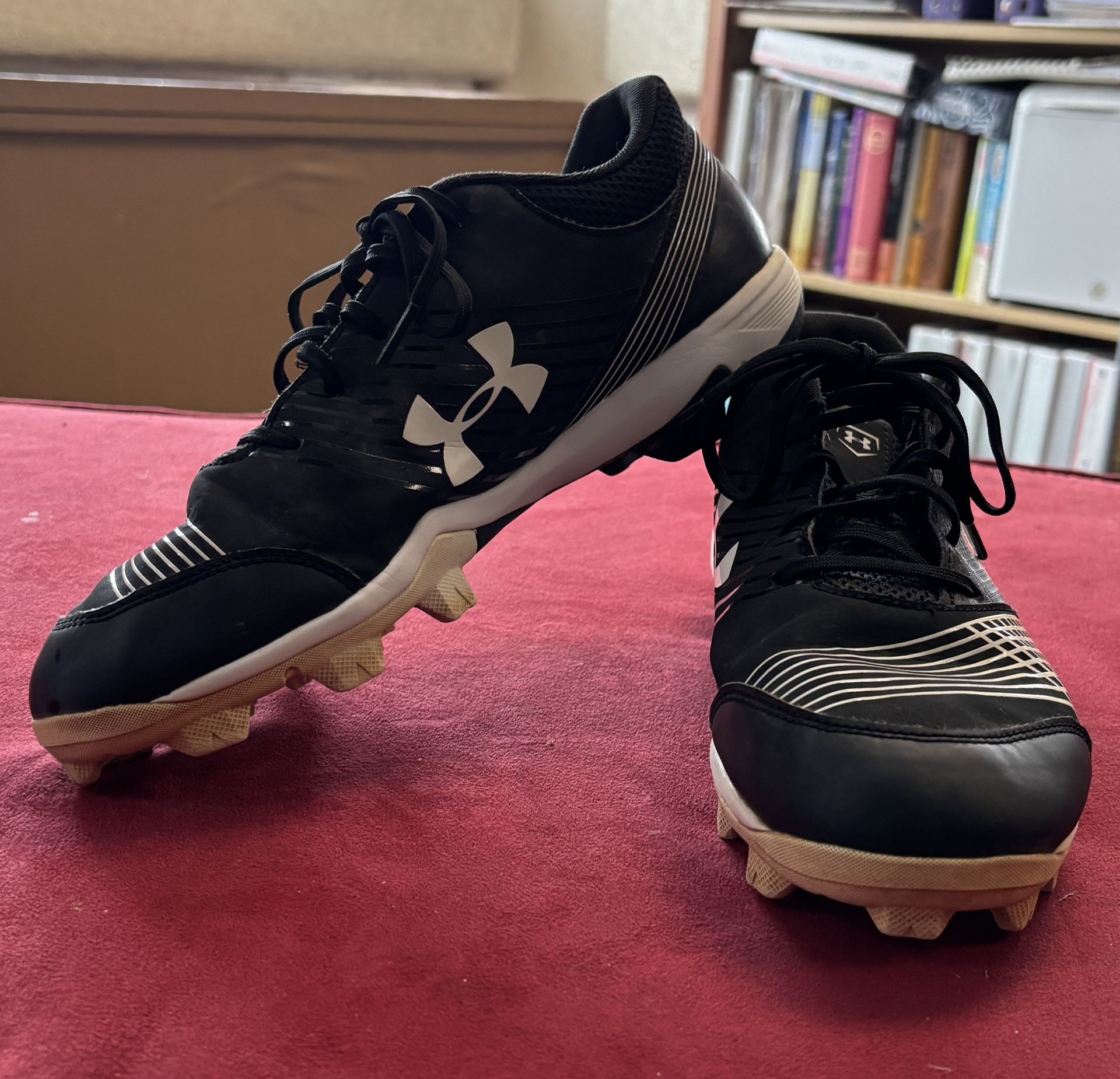 Under Armour Women’s Cleats Sz 10