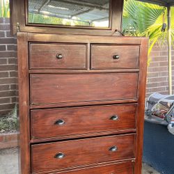 5 Drawer Chest With A Mirror 