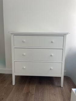Modern 3-Drawer Clothing Chest – White – Fully Assembled & Like New