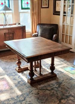 Dining room table