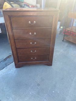 5-Drawer Wooden Chest Dresser