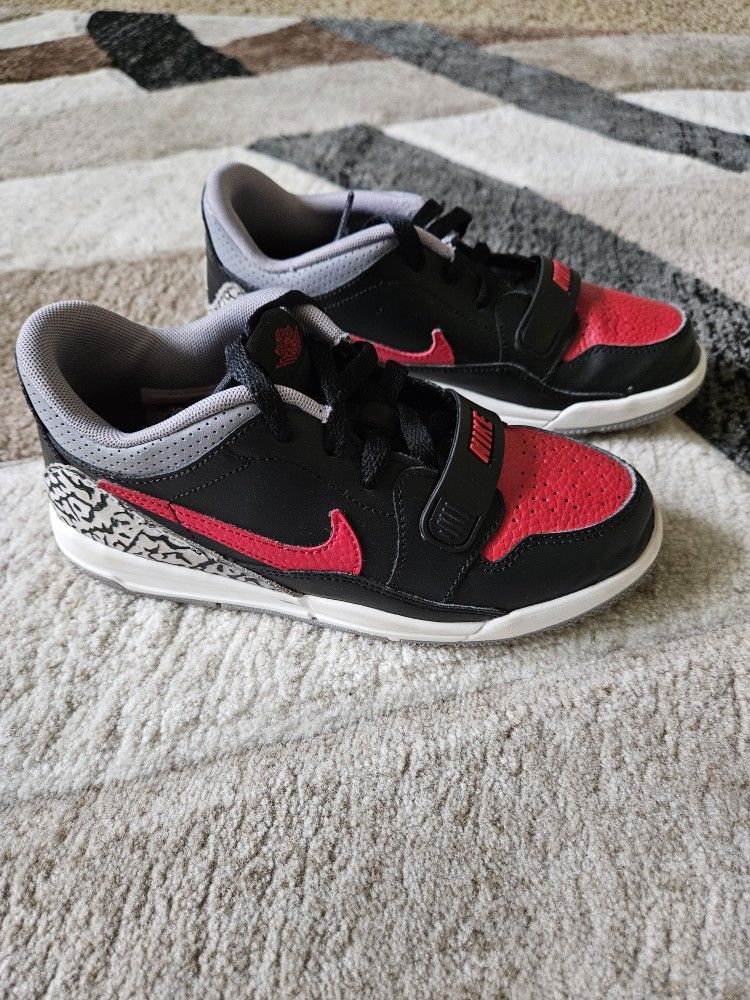 Michael Air Jordan Legacy 312 Low Cut Boys Shoes Size 2y