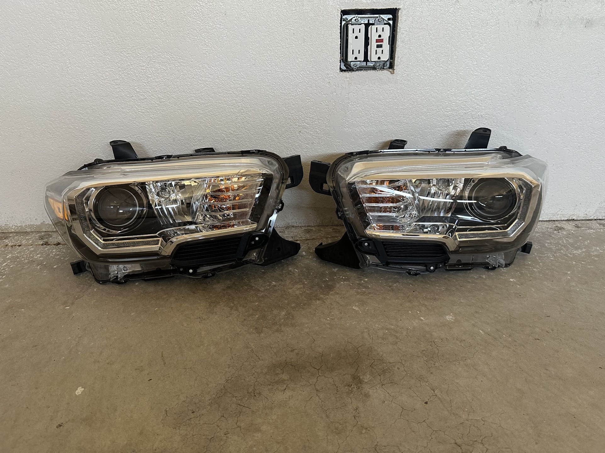 2016-2023 Toyota Tacoma Headlights OEM