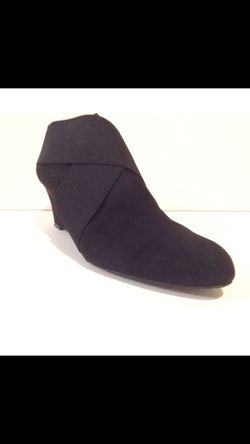 TAXARI women black ankle booties size 7