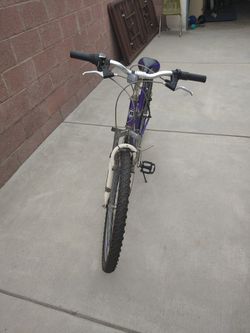 Roadmaster Woman 26 Mountain Bike. 18 Spd