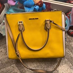 Michael Kors Purse / Leather, / Yellow & White / Hand Bag & Shoulder Bag /Used Still In Good Shape/ Good Condition/💛
