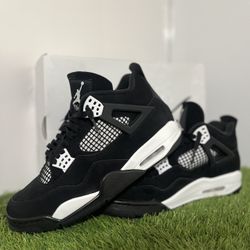 Jordan 4 White Thunders Size 10