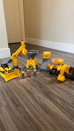 Toys! Excellent condition! 10 items. No pets,no smoke