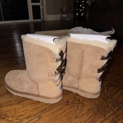 Bailey Bow II Uggs (kids Size 5) 