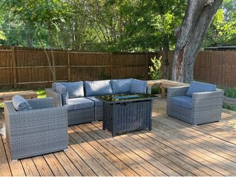 New inbox upgraded patio set with cushions (we finance and deliver)