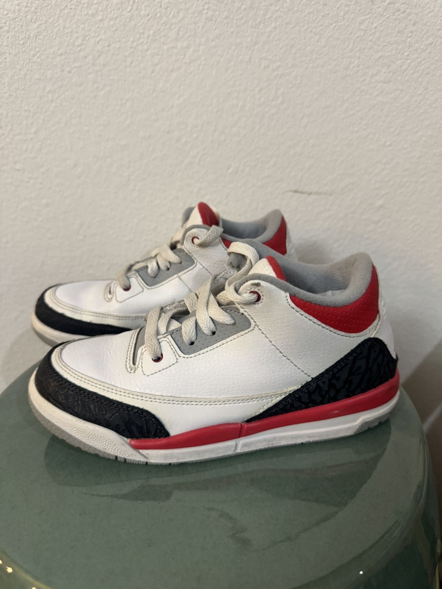 Jordan 3 Fire Red Size 2Y