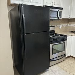 Fridge, Microwave, Stove, Dishwasher 