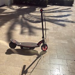 Kids EScooter (CHARGER NOT INCLUDED)