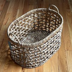 Large Basket, Great For Holding Pillow Or Blankets