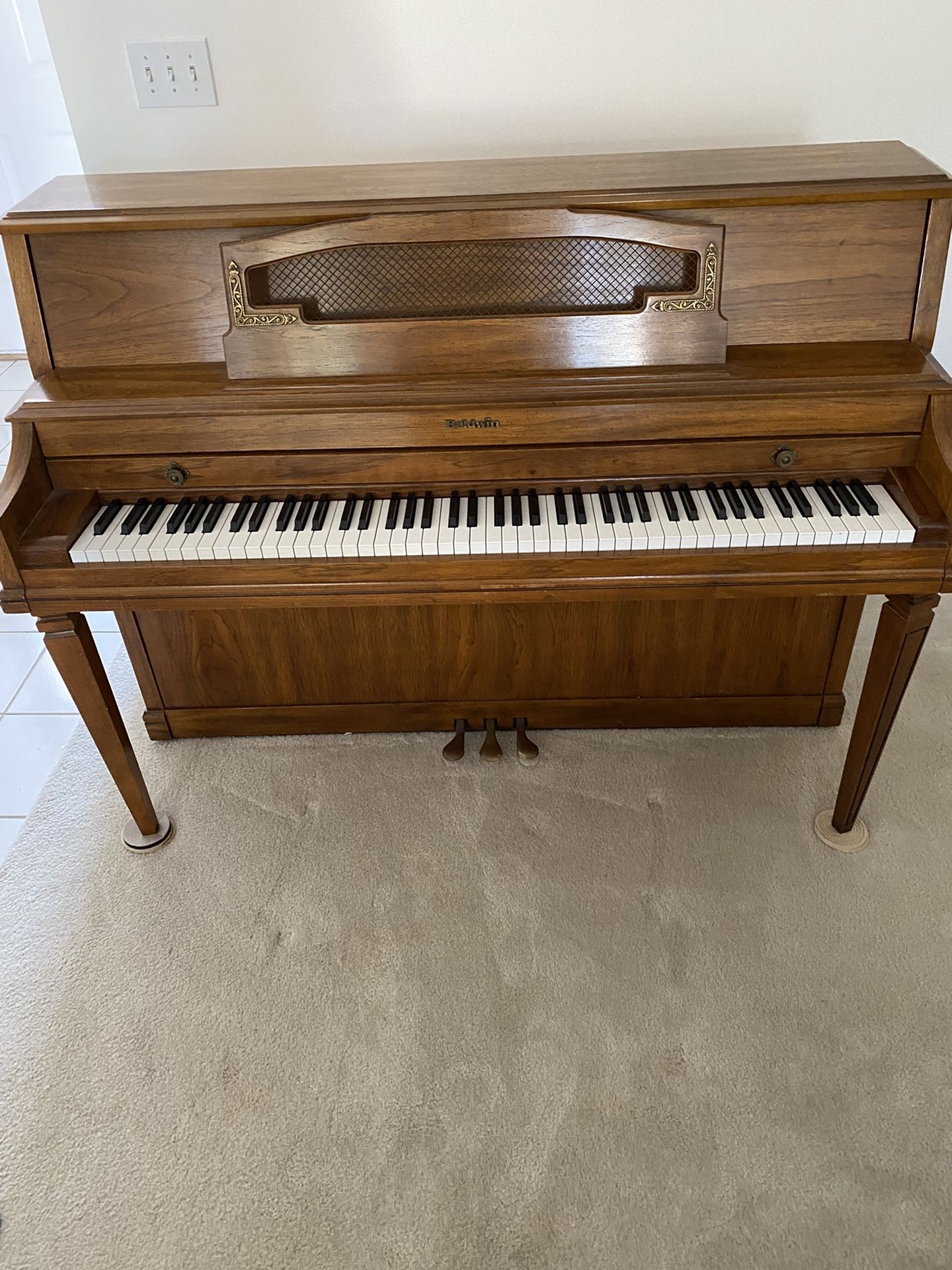 Standup Baldwin Piano
