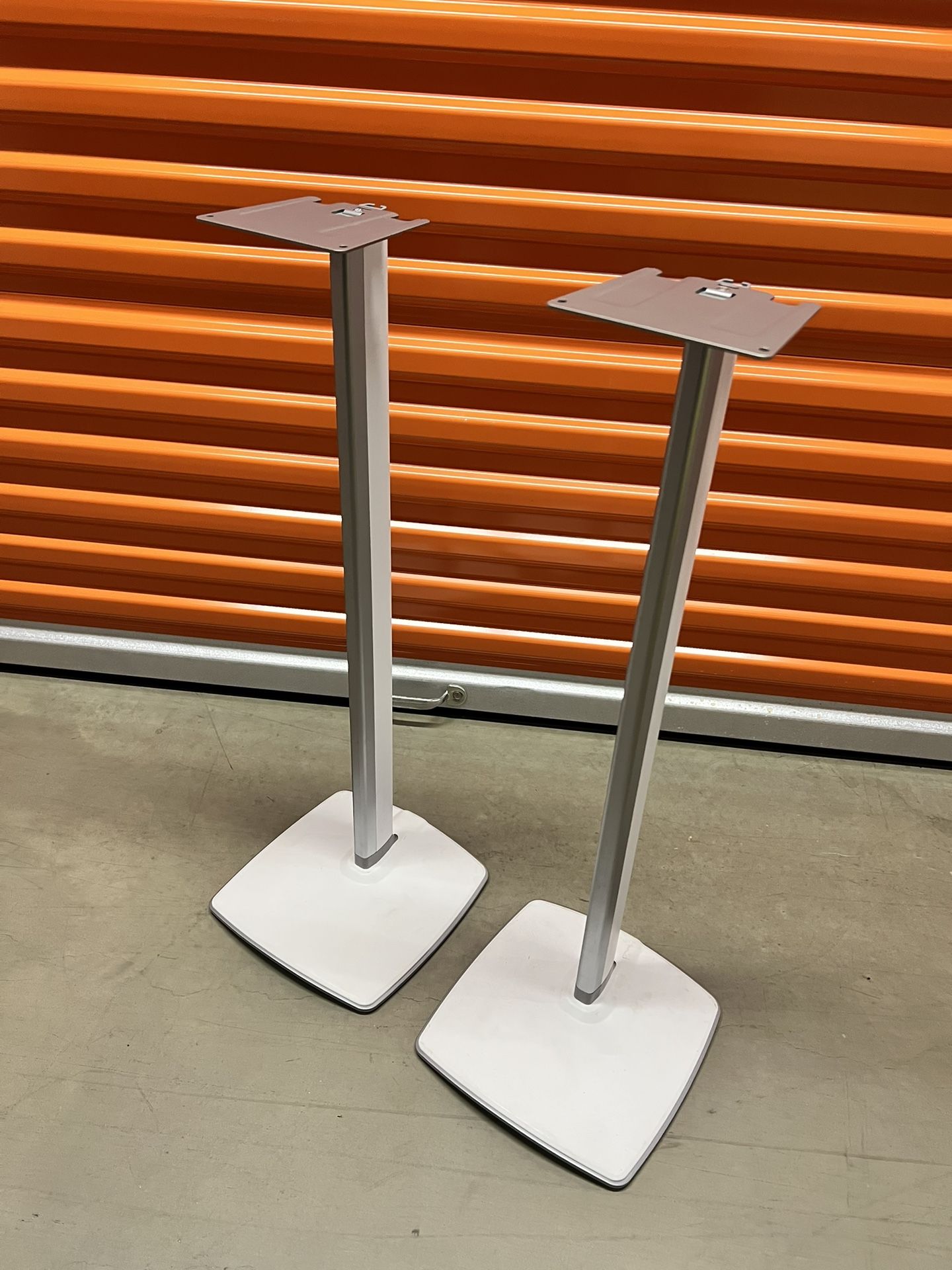 SANUS speaker stand