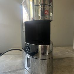 Illy Espresso Machine Like New Only Used Few Times 