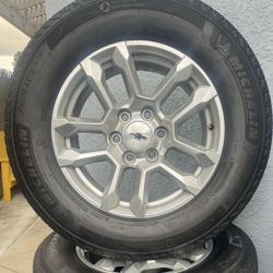 Silverado Sierra Tahoe Yukon suburban Cadillac wheels and tires 18 inch