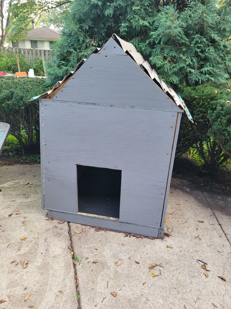 Xl Highly insulated dog house great for cold winter