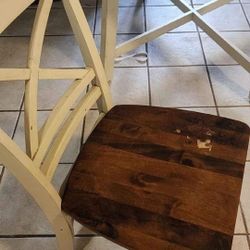 Dining Room Table 3 Chair Set 150$