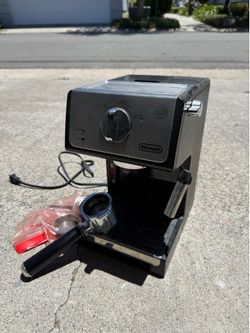De'Longhi 15-Bar Pump Espresso Machine with Milk Frother & Temperature Control