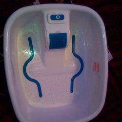 HoMedics Bubble Mate Foot Spa Toe Touch Controlled Foot Bath with Invigorating Bubbles and Splash Proof Raised Massage nodes and Removable Pumice Ston