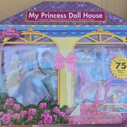 Disney Princess Magnetic Dress Up Set. 