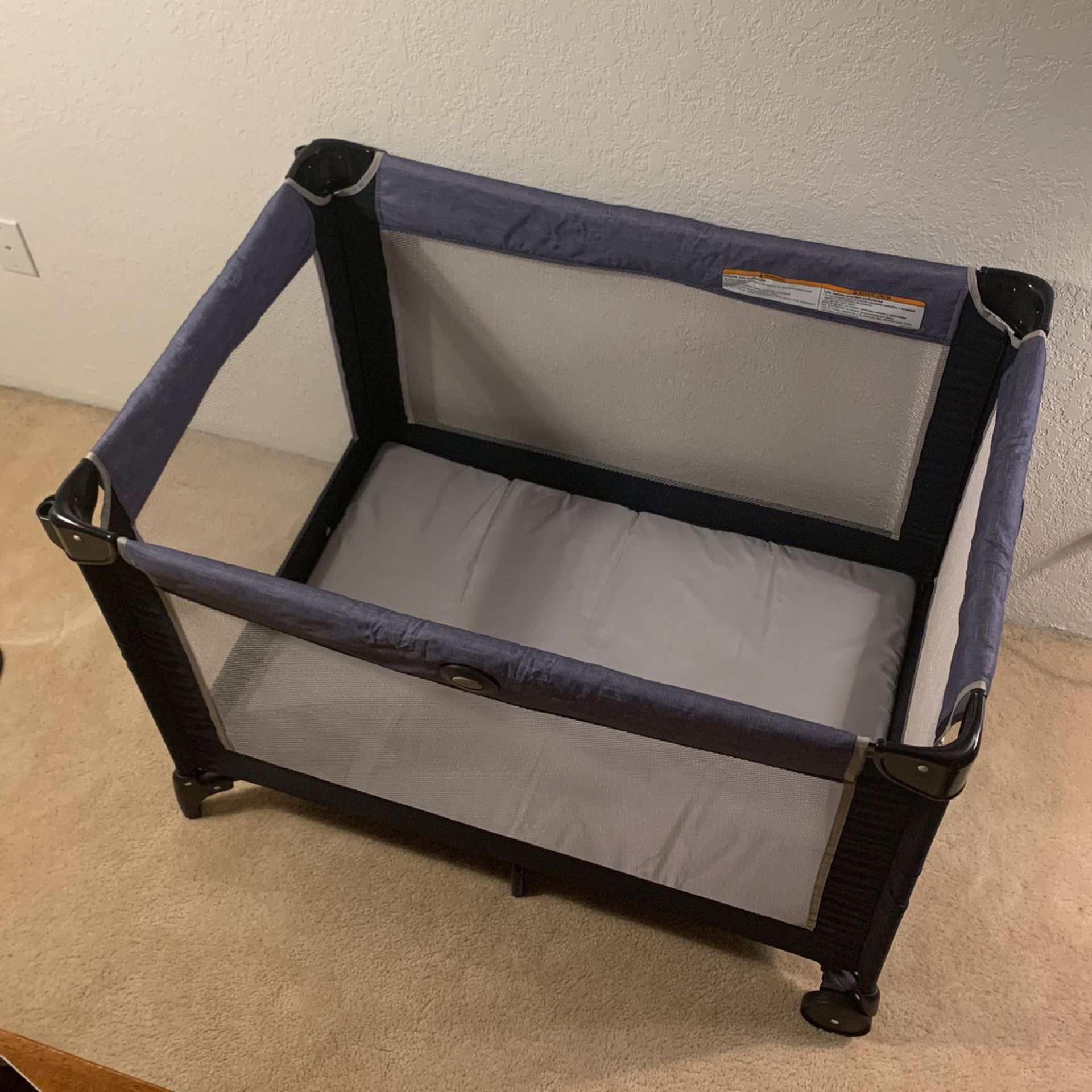 Graco Pack ‘n Play With Mattress And Bedding