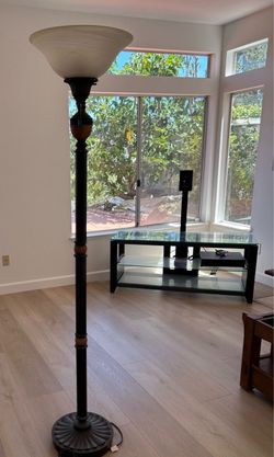 Free TV stand