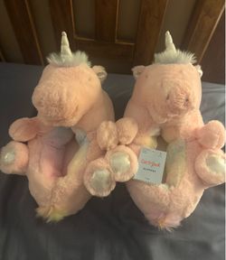New Children Cat & Jack unicorn slippers size 4/5