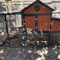 Chicken Coop- 6 month used only- Granada Hills 