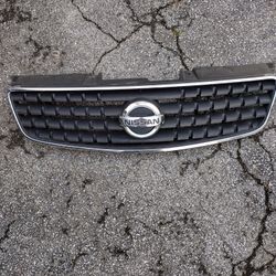 Nissan Altama Grill 2006 With Badge