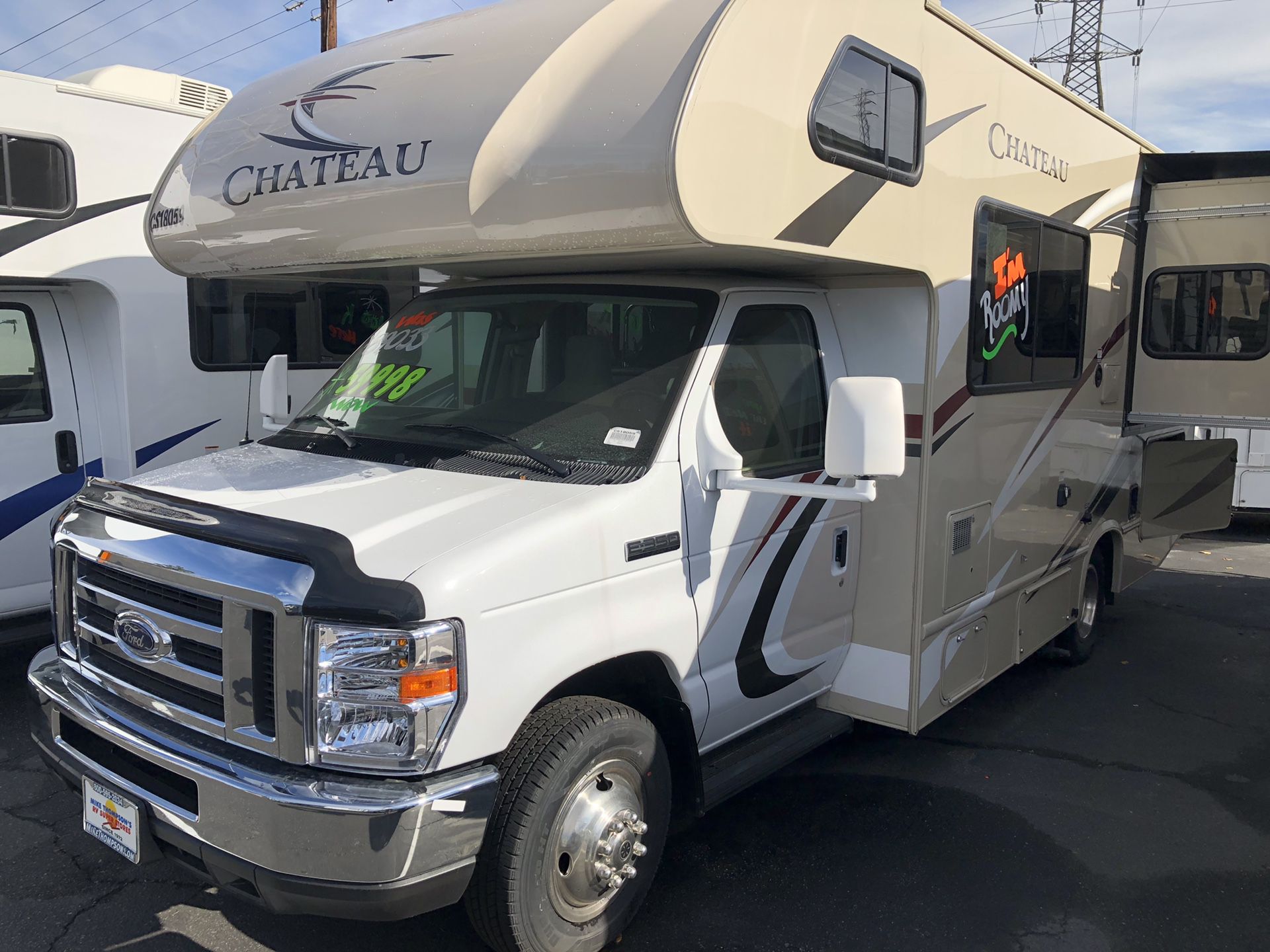 New 2018 22ft class C motorhome with bedroom slide out. Reduced!