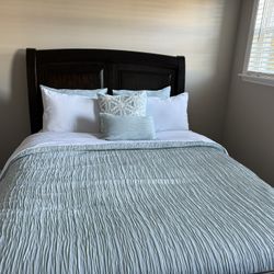 **For Sale: Queen Bedroom Set with Mattress - Great Condition!**