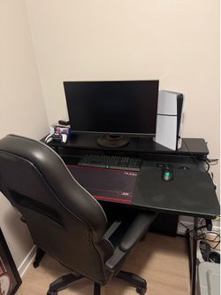 Gaming desk and chair set up