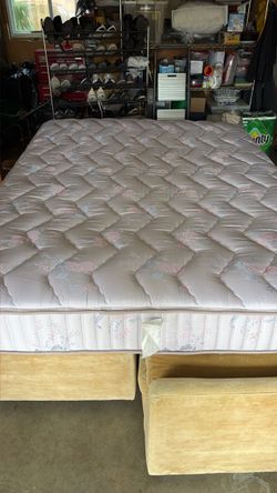 Queen Mattress Beautyrest - perfect condition