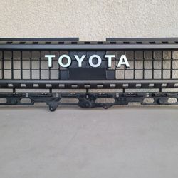 2024- 3025 LAND CRUISER GRILLE GRILL
GENUINE USED OEM. G1