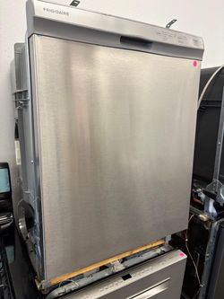 FRIGIDAIRE STANDS DTEEL BUILT IN DISHWASHER