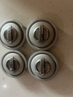 Nissan center caps / pathfinder /hardbody