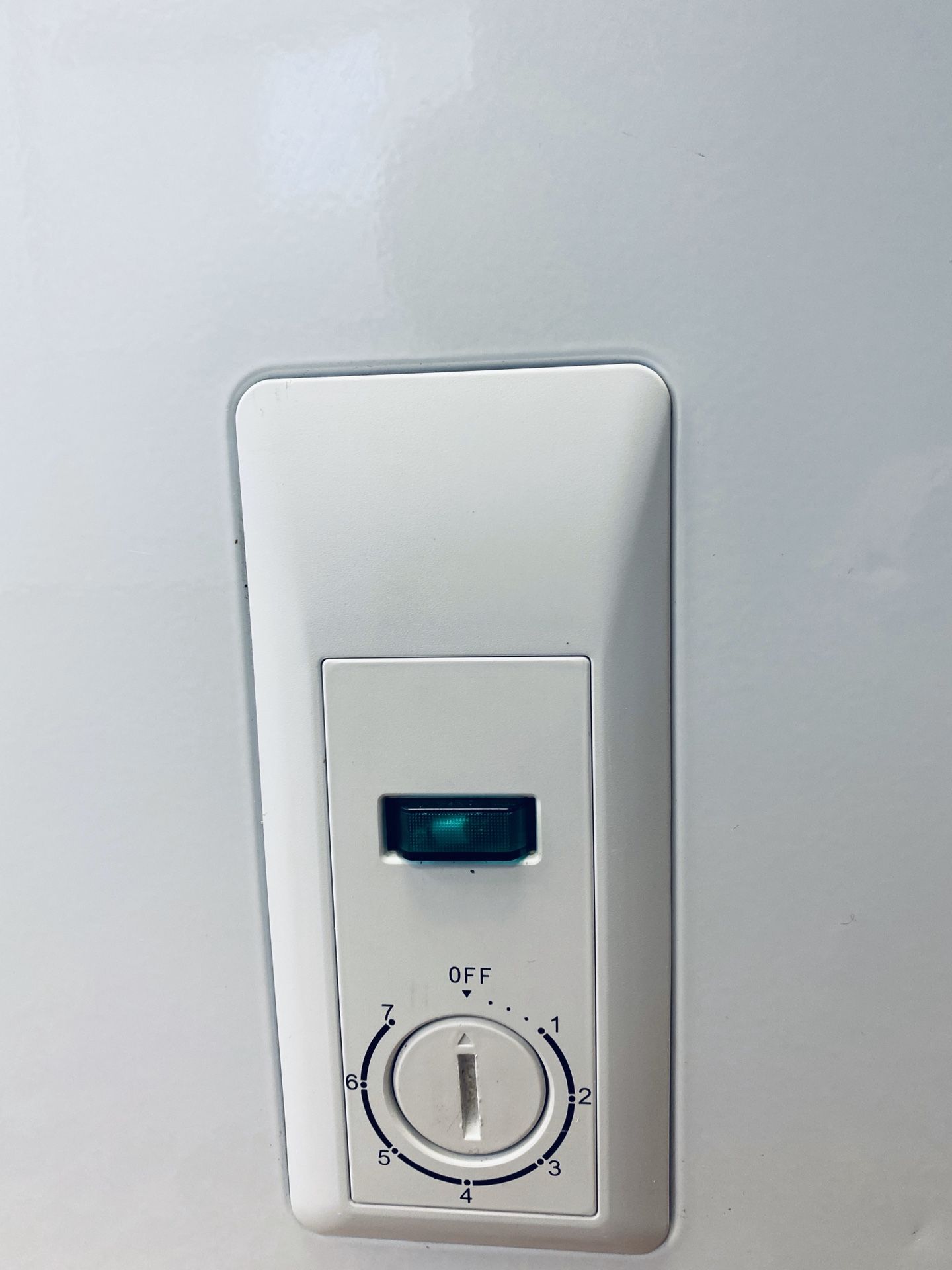 Idylis 7.1cu ft Manual Defrost Chest Freezer White for Sale in Everett