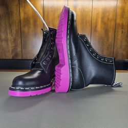 Women's Size:6  Dr. Martens