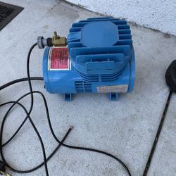 PAASCHE 1/10 Hp Air Brush Compressor Excellent Condition 