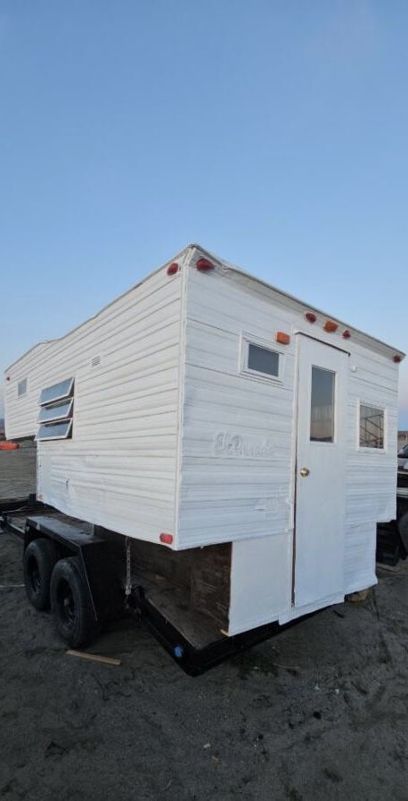 Camper Full Size. For 8ft Bed Trucks