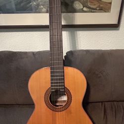 Vintage 1970’s Franciscan Acoustic Guitar with Case in excellent condition. 