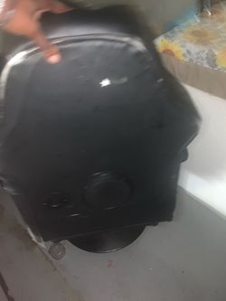 Gaming chair with speaker and can plug up