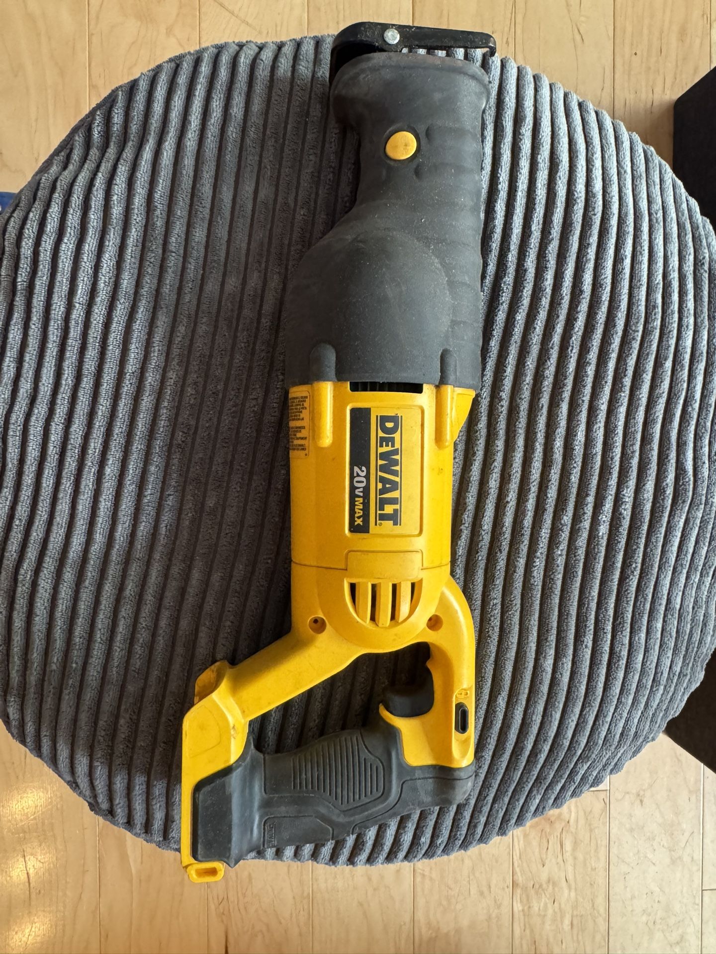 Dewalt 20v Variable Speed Reciprocating Saw No Battery $40 New