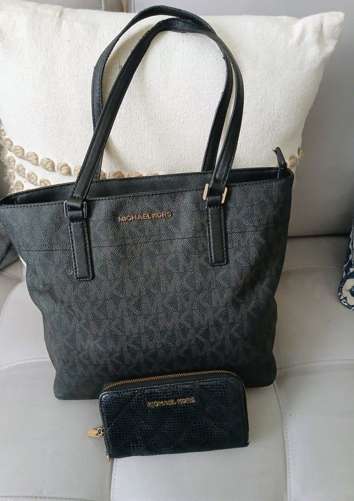 Authentic MICHAEL KORS Logo  Tote With Free Wallet
