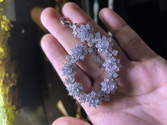 Flower diamond bracelet